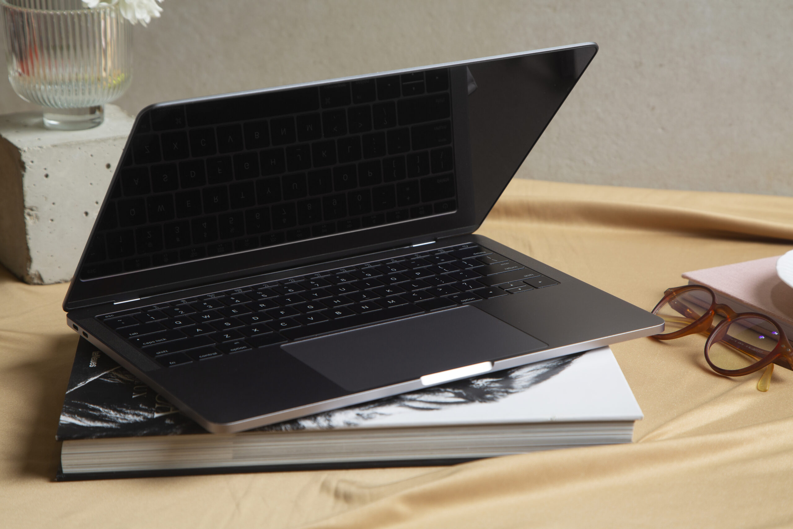 Laptop dostępny w wypożyczalni sprzętu BON