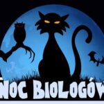 Plakat nocy biologów z czarnym kotem