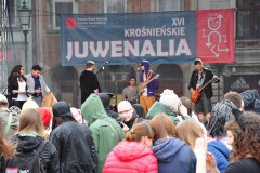 k3eWlN2kZWRjSJ4dsc_0477