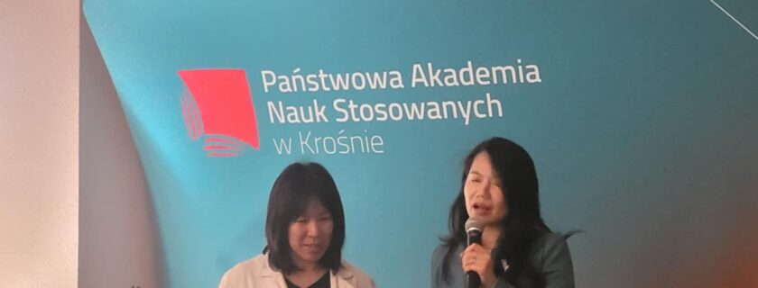 Marketing internetowy na wykładzie o chińskim designie i projektowaniu