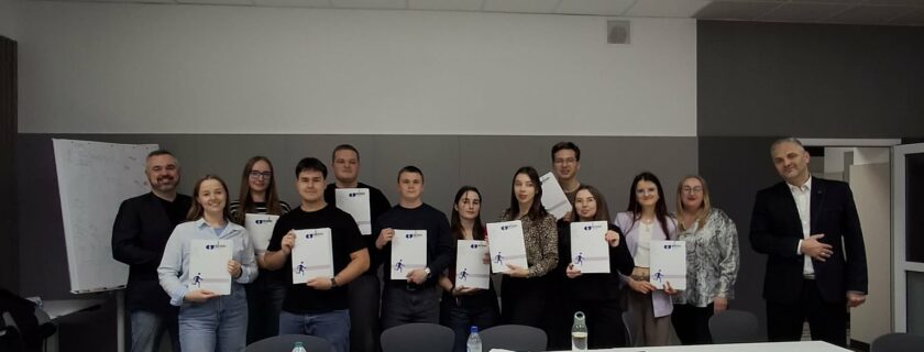Studenci 3. roku Marketingu internetowego na szkoleniu „Strategia i zarządzanie kampaniami digitalowymi” w Białymstoku