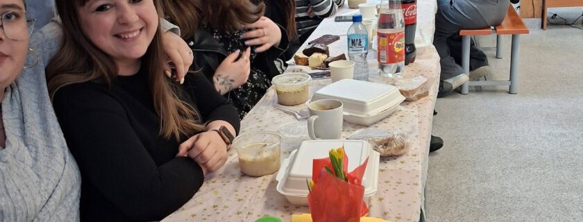   Spotkanie Pracowników i Studentów  Zakładu Pedagogiki podczas wielkanocnego śniadania