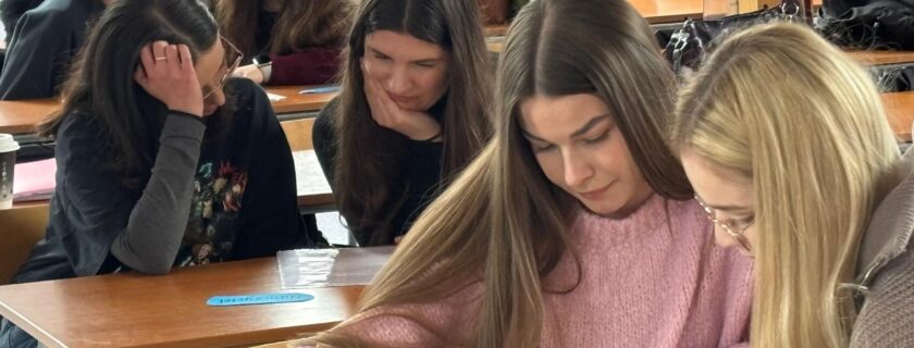 Udział studentów IV roku Pedagogiki przedszkolnej i wczesnoszkolnej w warsztacie prowadzonym przez mgr Katarzynę Kotowską pt. „Komunikacja w relacji; nauczyciel – uczeń – rodzic”