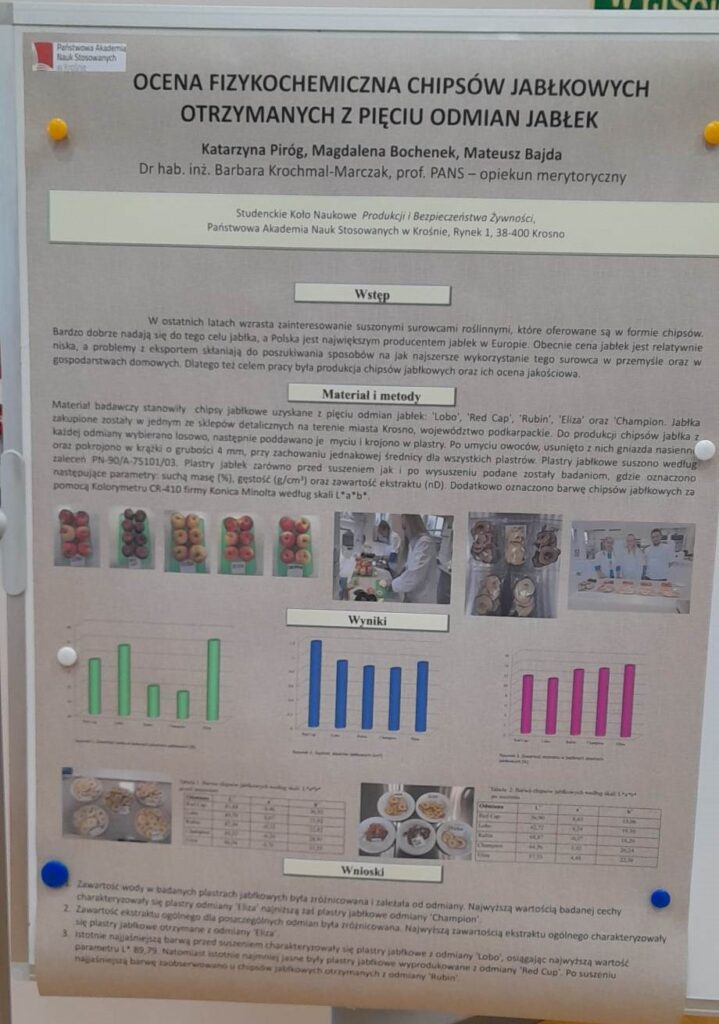 Poster: Katarzyna Piróg, Magdalena Bochenek, Mateusz Bajda, dr hab. inż. Barbara Krochmal-Marczak, Ocena fizykochemiczna chipsów jabłkowych otrzymanych z 5 wybranych odmian jabłek (Studenckie Koło Naukowe Produkcji i Bezpieczeństwa Żywności).