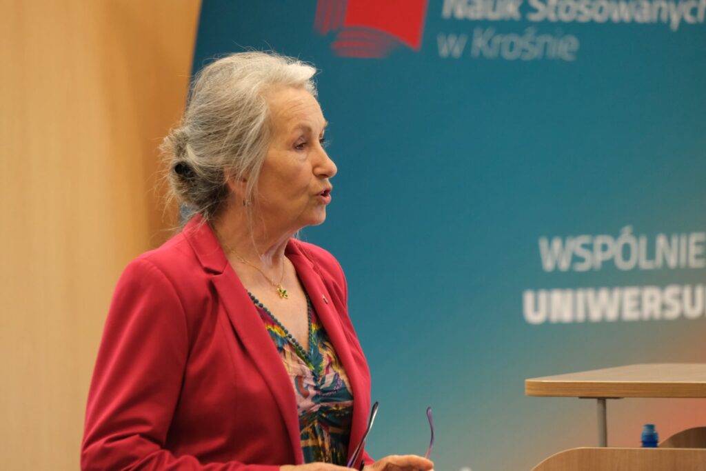 dr hab. inż. Barbarę Krzysztofik, prof. PANS wygłasza wykład