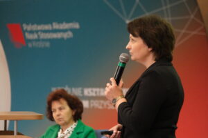 wygłasza wystąpienie dr hab. inż. Barbara Krochmal-Marczak (PANS w Krośnie, Zakład Produkcji i Bezpieczeństwa Żywności)