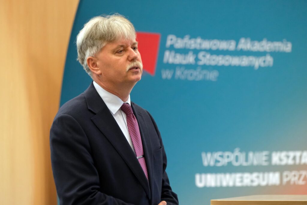 dr hab. Piotr Łopatkiewicz, prof. PANS – Dyrektor Instytutu Gospodarki wita wszystkich