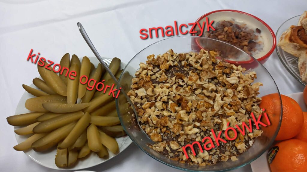 potrawy regionalne makówki, ogórki kiszone, smalczyk