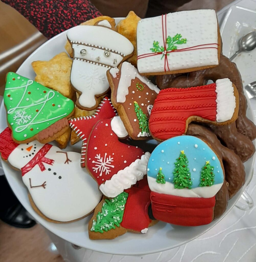 ozdobne pierniczki z różnymi kształatami