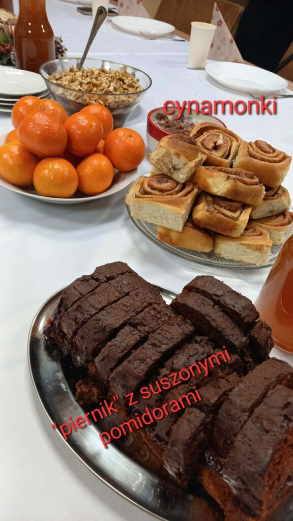 potrawy regionalne cynamonki, piernik z suszonymi [pomidorami