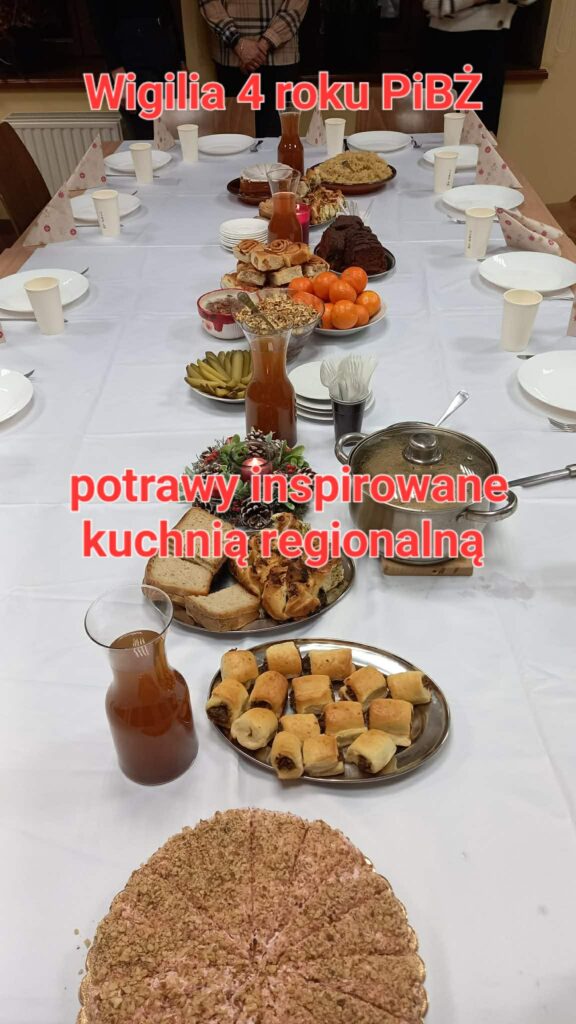 stół z przygotowanymi potrawami