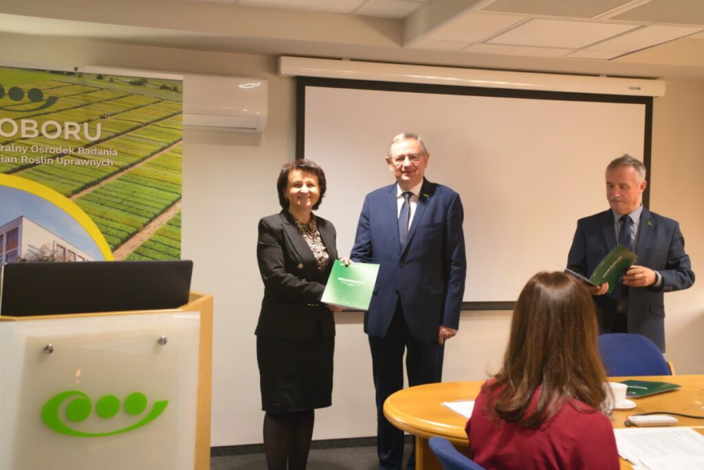 Nominowana Pani Profesor odbiera nominację