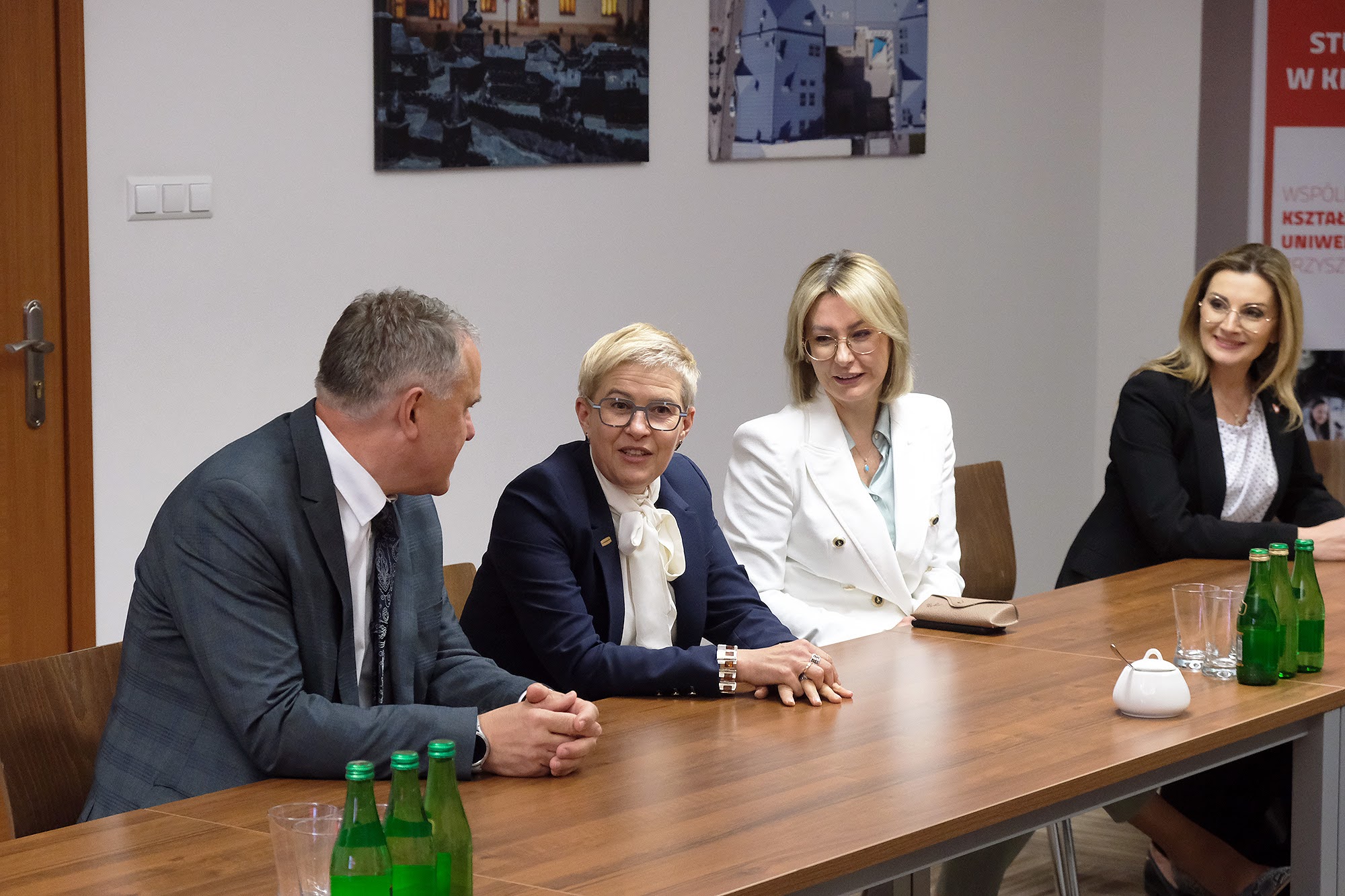 Visita de la ministra Maria Mrovczynska a la Academia Nacional de Ciencias Aplicadas de Krosno