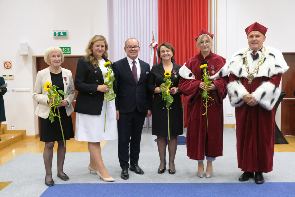 Brązowy Krzyż Zasługi:
mgr Małgorzata Dziura
dr hab. inż. Barbara Krochmal-Marczak, prof. PANS
dr Agnieszka Woźniak