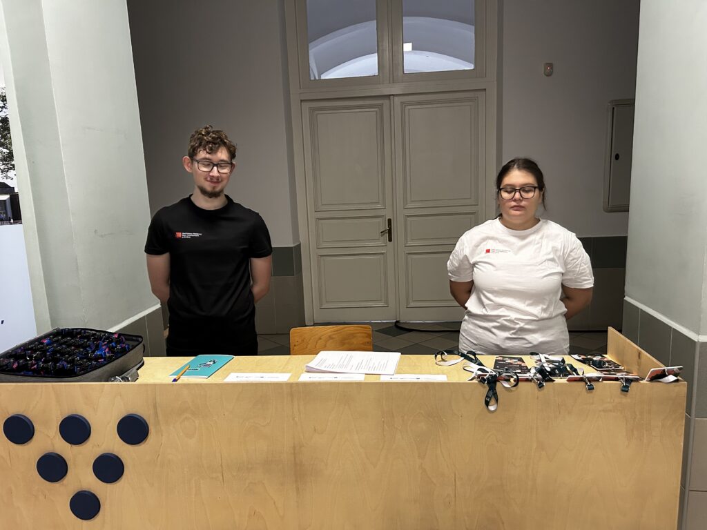 Studentki i studenci Dwujęzykowych studiów dla tłumaczy wolontariusz/kami na C-Idea Forum 2026